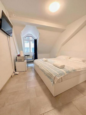 City center room with private external bathroom
